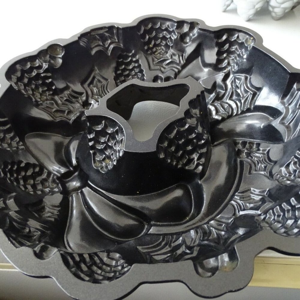 Nordic Ware Wreath Bundt Cake Pan